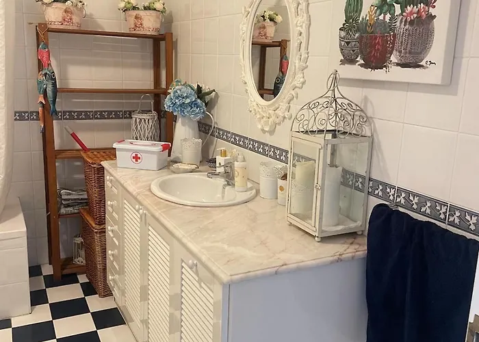 Santa Cruz Beach Penthouse -8 Beds- Near Lisbon Apartment