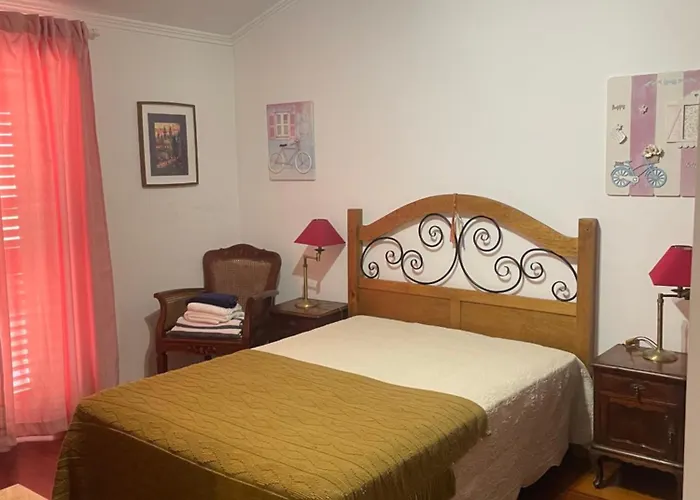 Santa Cruz Beach Penthouse -8 Beds- Near Lisbon *