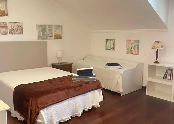 Santa Cruz Beach Penthouse -8 Beds- Near Lisbon Apartment